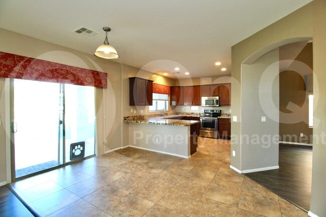 Building Photo - 11434 E Cliffrose Ln