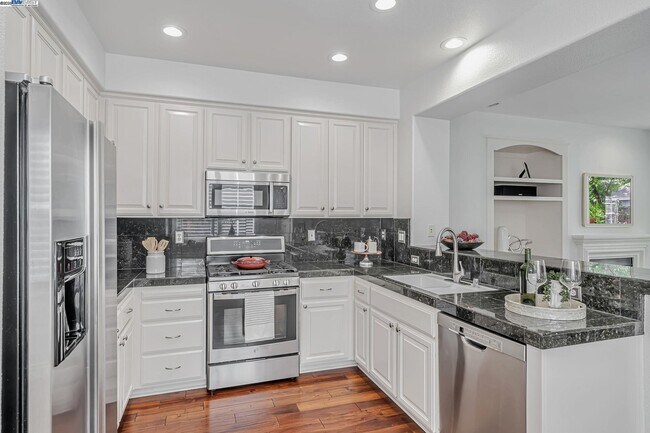 Building Photo - 260 Abigail Cir