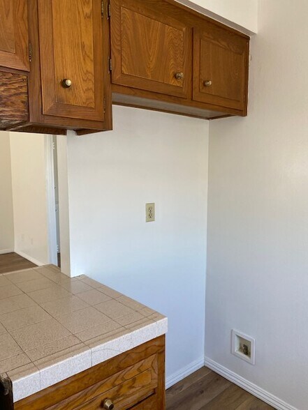 Kitchen Requires Your Own Fridge - 1304 Amethyst St