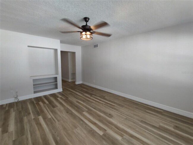Building Photo - 316 W Howry Ave