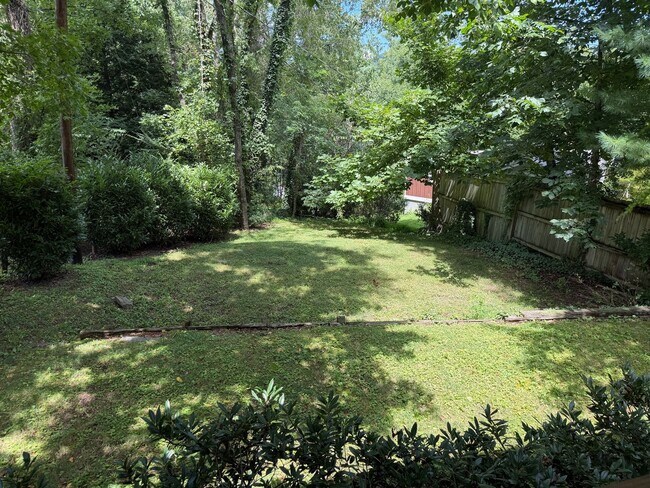 Building Photo - 110 Aurora Dr