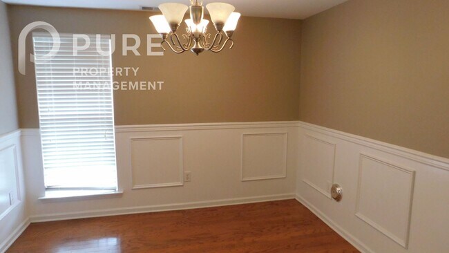 Building Photo - 206 Park Village Cir