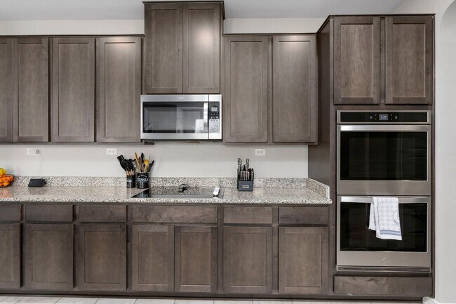 Building Photo - 2318 Themis Wy