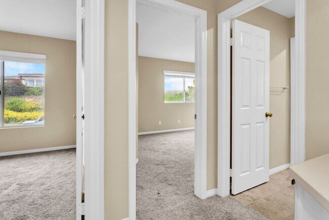 Building Photo - Beautiful 3 Bedroom/2.5 bath  detached hom...
