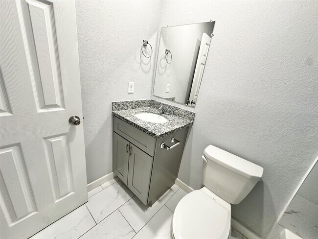 Building Photo - 8215 Crestview Dr