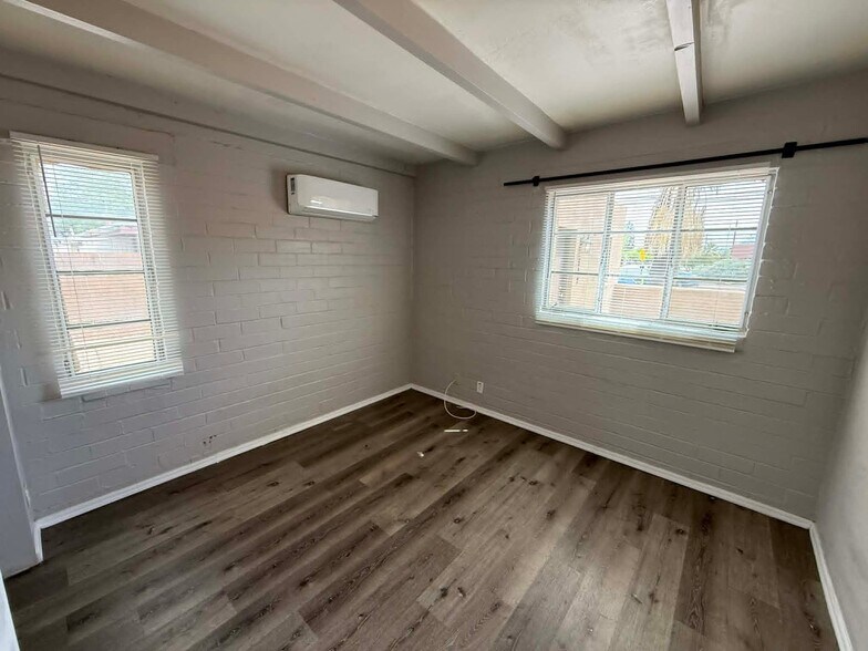 Building Photo - 827 N Columbus Blvd