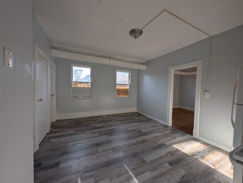 Building Photo - 152 Brook St