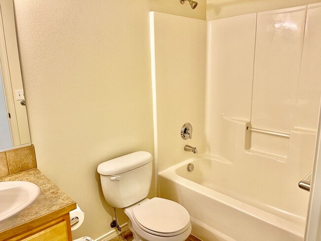 Building Photo - New on the Market!