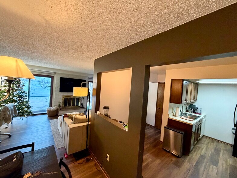 Building Photo - 3720 Independence Ave S