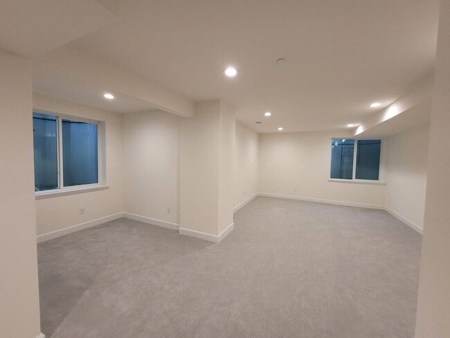 Building Photo - 820 Promenade Dr
