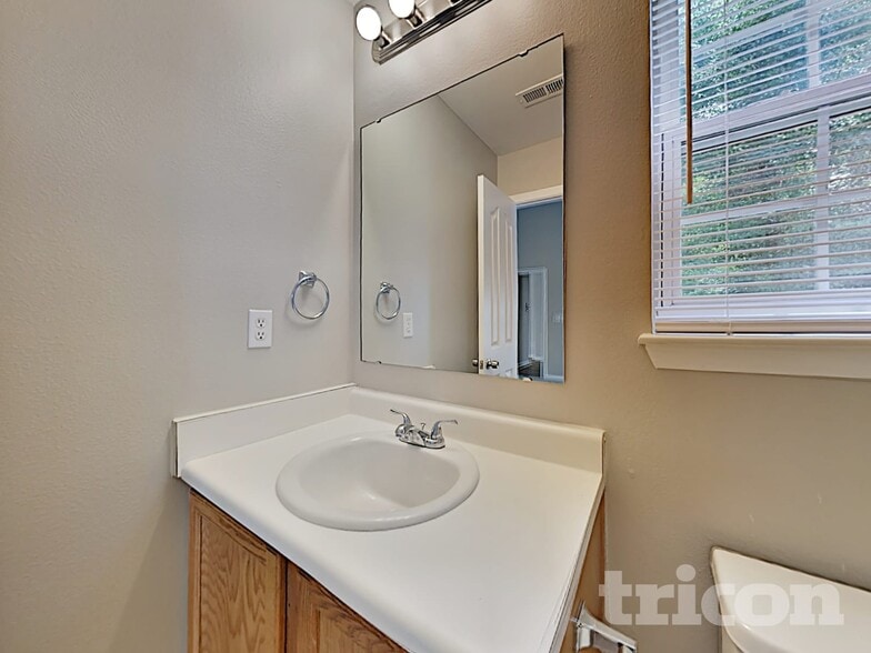 Building Photo - 8422 Wallace Glen Dr