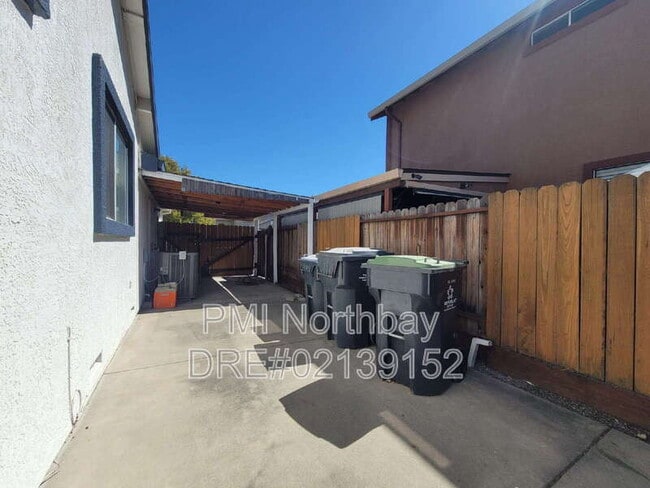 Building Photo - 746 Palermo Dr