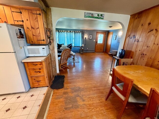 Building Photo - Ranch Home with 3 Bedrooms and a Yard