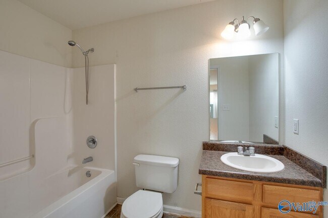 Building Photo - 198 Cloverbrook Dr