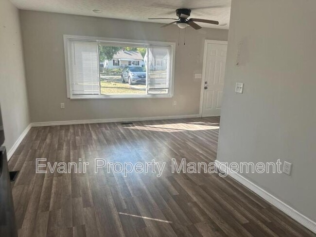 Building Photo - 955 Chelsea Ave