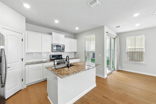Building Photo - 8007 Orizzonte St
