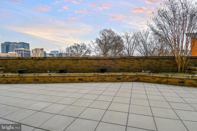 Building Photo - 2001 15th St N