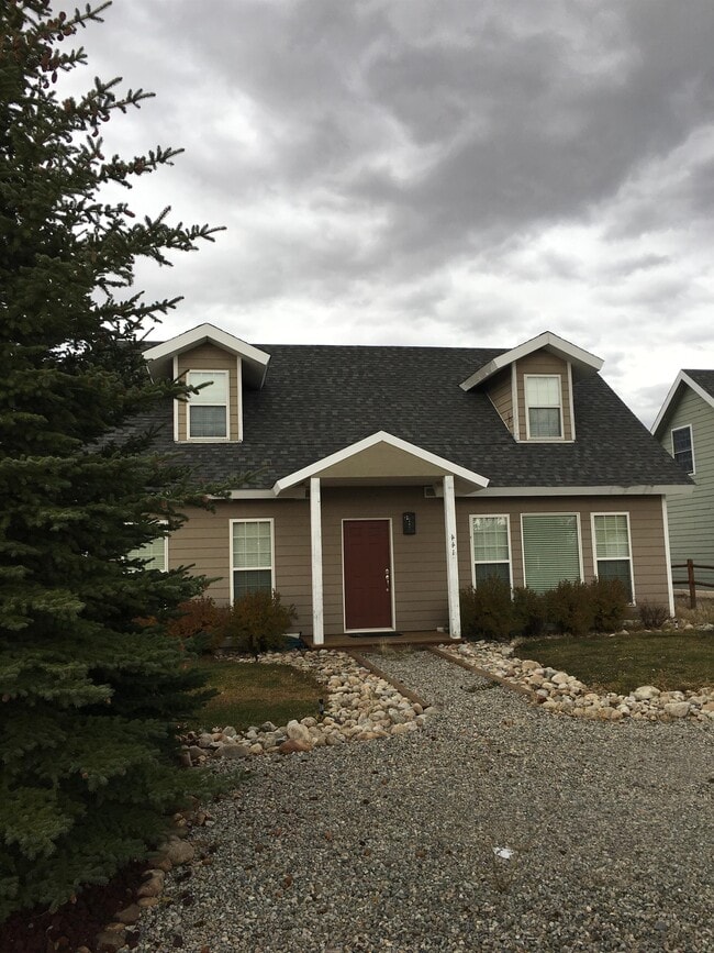 Building Photo - 441 Country Club Ln