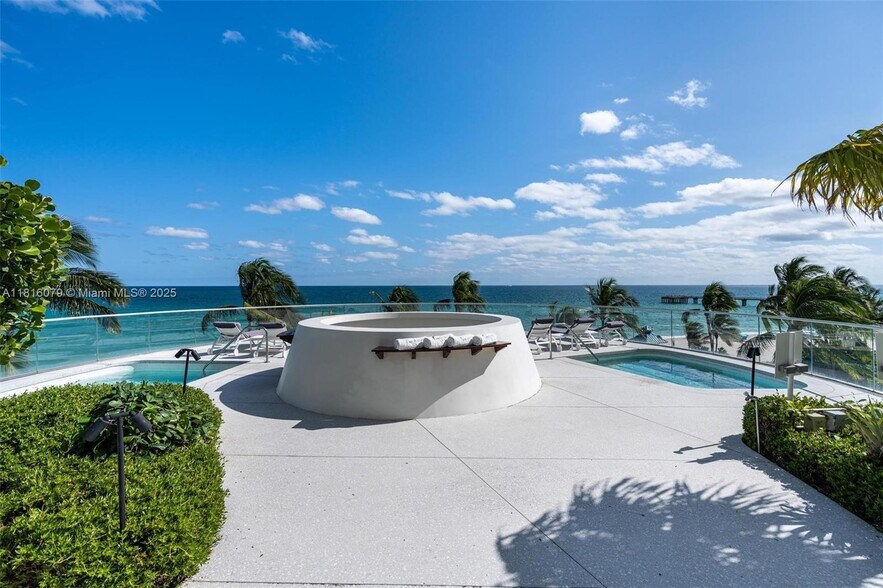 Building Photo - 16901 Collins Ave