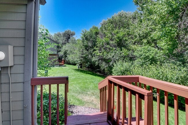 Building Photo - $2,025 - 2 Bed, 2.5 Bath Unit in Lakewood with In-Unit Laundry!