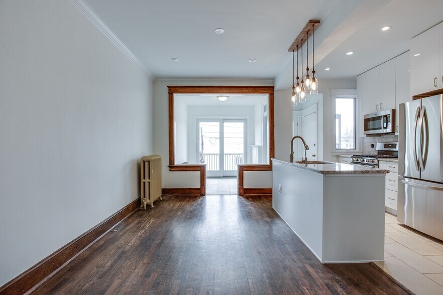 Living area - 702 Ingraham St NW