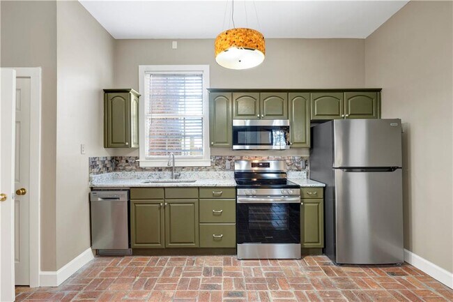 Building Photo - 305 Jackson St N