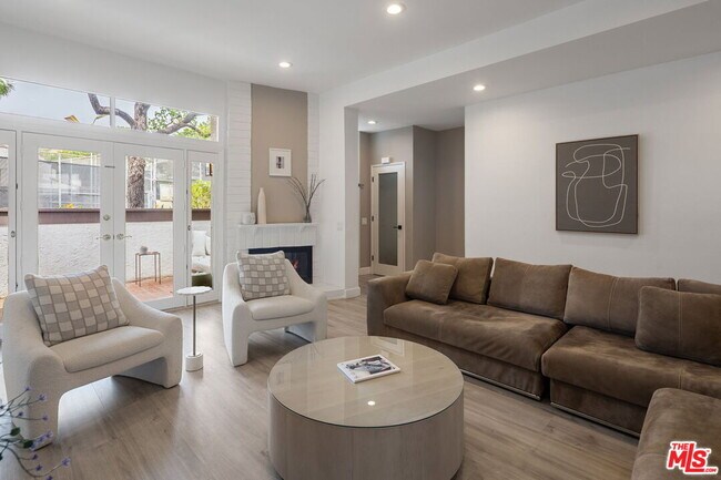 Building Photo - 17165 Palisades Cir