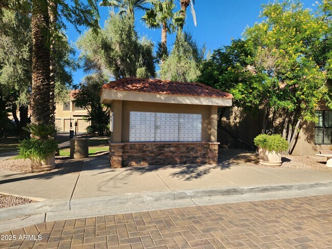 Building Photo - 5122 E Shea Blvd