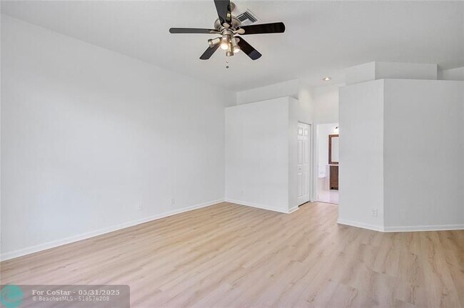 Building Photo - 11517 NW 49th Ct