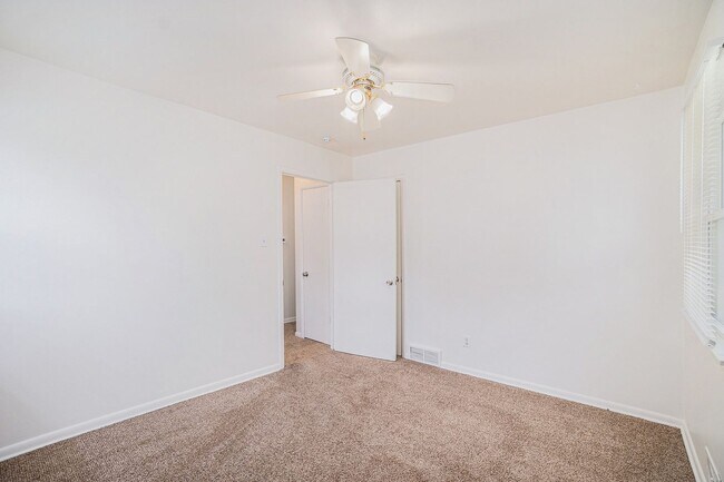 Building Photo - **$0 Application Fee for August!** Charmin...