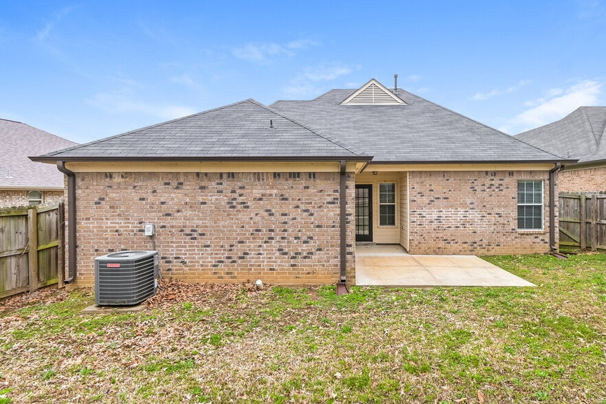 Building Photo - 7852 Ridgedale Dr