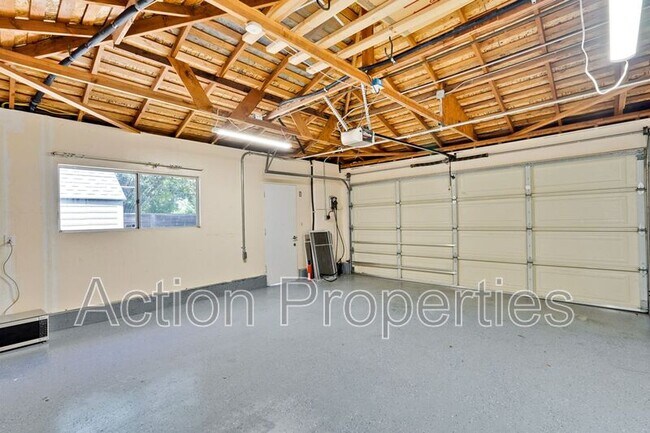 Building Photo - 295 Bay Rd