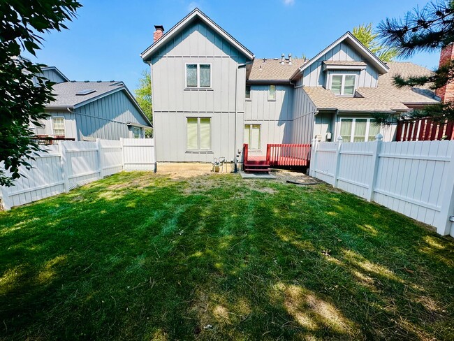 Building Photo - {10709}  Spacious Overland Park Duplex + T...