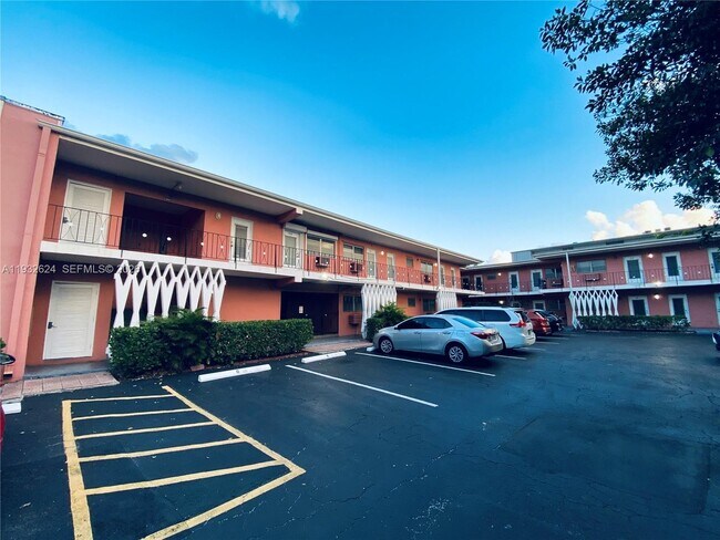 Building Photo - 1560 NE 127th St