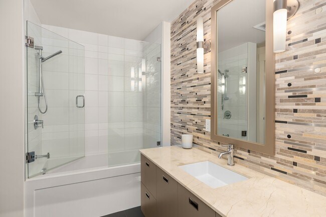 Building Photo - 1260 NW Naito Pky