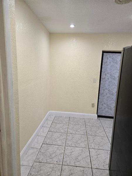 Building Photo - 5461 SW 38th Ct