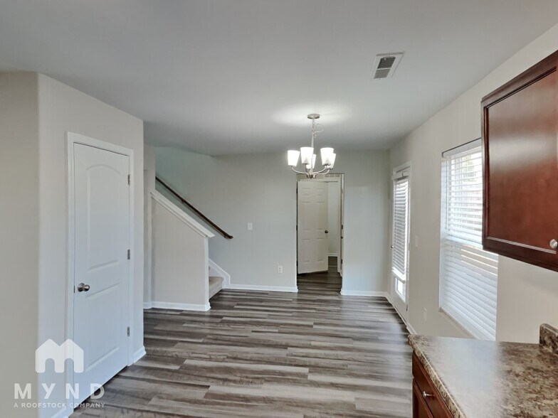 Building Photo - 136 Creekstone Ct