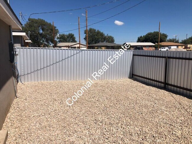 Building Photo - Modern 2 bedroom 2 bathroom apartment with...