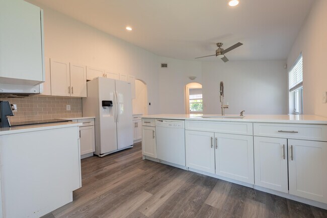 Building Photo - 10651 Buttonwood Lake Dr