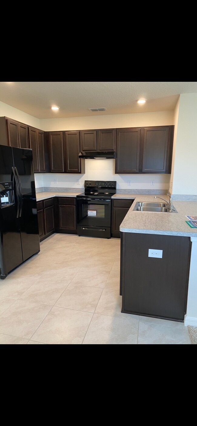 Building Photo - 621 Squires Grove Dr