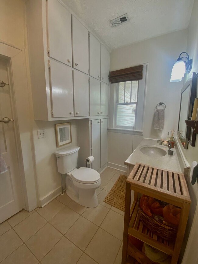 Building Photo - House in Opelika Available August!