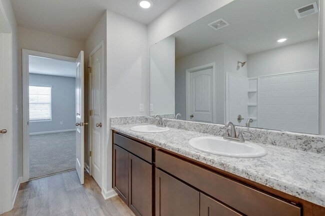Building Photo - *** COMING SOON! ***  Spacious & Stylish 5...