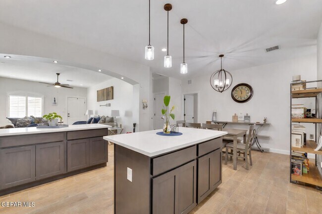 Building Photo - 13841 Paseo De La Luna Ave