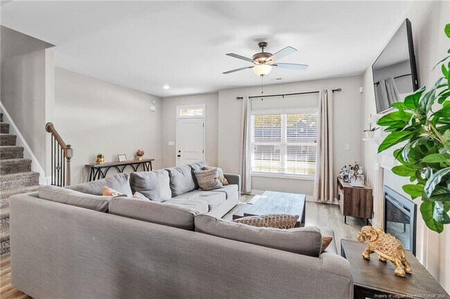 Building Photo - 101 E 6th Ave