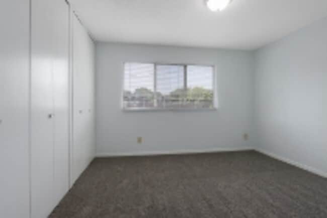 Building Photo - 425 W 87 Pl