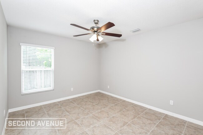 Building Photo - 1312 Vancouver Ave SE