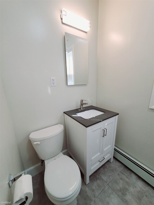 Building Photo - 1 br, 1 bath Condo - 8 Eversley Ave Apt 2