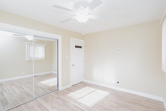 Building Photo - 720 Durham Ln