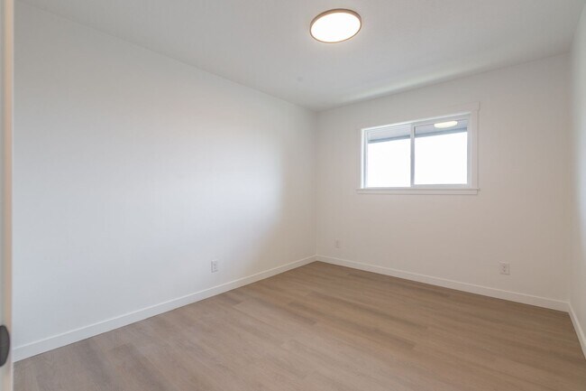 Building Photo - Crowne Pointe Apartment Homes