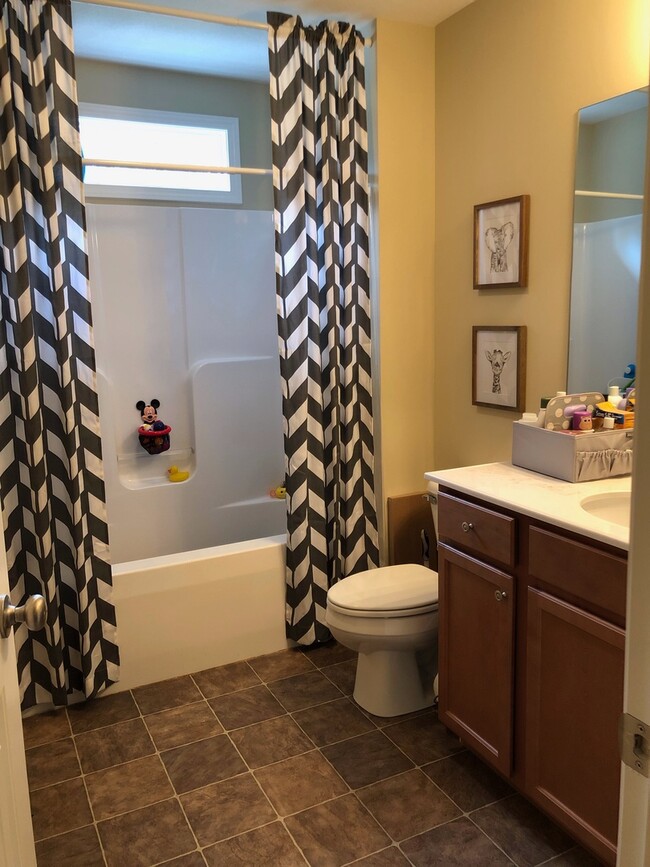 Building Photo - 3BR 2.5BA Charming Home in Old Concord